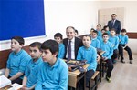 Gençlik ve Spor Bakanı Akif Çağatay Kılıç, “Benim Okulum Benim Spor Kulübüm'' projesi çerçevesinde Pursaklar Medine İmam Hatip Ortaokulu'nu ziyaret etti.