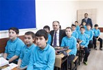Gençlik ve Spor Bakanı Akif Çağatay Kılıç, “Benim Okulum Benim Spor Kulübüm'' projesi çerçevesinde Pursaklar Medine İmam Hatip Ortaokulu'nu ziyaret etti.