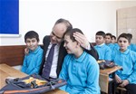 Gençlik ve Spor Bakanı Akif Çağatay Kılıç, “Benim Okulum Benim Spor Kulübüm'' projesi çerçevesinde Pursaklar Medine İmam Hatip Ortaokulu'nu ziyaret etti.