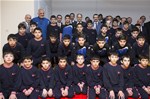 Gençlik ve Spor Bakanı Akif Çağatay Kılıç, “Benim Okulum Benim Spor Kulübüm'' projesi çerçevesinde Pursaklar Medine İmam Hatip Ortaokulu'nu ziyaret etti.