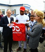 Gençlik ve Spor Bakanı Akif Çağatay Kılıç, Samsun Spor yöneticileri ve oyuncularıyla birlikte Tekkeköy’de inşaatı süren Samsun Stadyumunda inceleme yaptı.