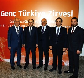 Gençlik ve Spor Bakanı Akif Çağatay Kılıç, Yıldız Teknik Üniversitesi'nin düzenlediği 3. Genç Türkiye Zirvesi’ne katıldı.