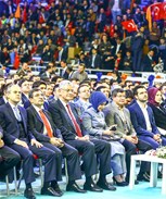 Başbakan Ahmet Davutoğlu ile Gençlik ve Spor Bakanı Akif Çağatay Kılıç, Ak Parti İstanbul İl Gençlik Kolları Kongresine katıldı.