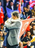 Başbakan Ahmet Davutoğlu ile Gençlik ve Spor Bakanı Akif Çağatay Kılıç, Ak Parti İstanbul İl Gençlik Kolları Kongresine katıldı.