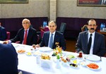 Gençlik ve Spor Bakanı Akif Çağatay Kılıç, Samsun'da partililer ile kahvaltıda bir araya geldi.