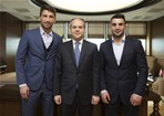Gençlik ve Spor Bakanı Akif Çağatay Kılıç, Dünya Boks Birliği (AİBA) Başkanı Dr. Ching-Kuo Wu ve milli boksörler Onur Şipal ile Adem Kılıççı 'yı makamında kabul etti.
