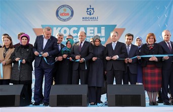 Cumhurbaşkanı Recep Tayyip Erdoğan ile Gençlik ve Spor Bakanı Akif Çağatay Kılıç, Kocaeli Bilim Merkezi ile Yapımı Tamamlanan Tesis ve Projelerin Toplu Açılış Törenine katıldı.