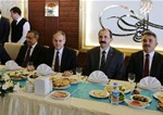 Gençlik ve Spor Bakanı Akif Çağatay Kılıç, Samsun Atakum ilçesinde bazı STK temsilcileri ve muhtarlarla kahvaltı programında bir araya geldi.