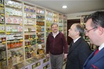 Gençlik ve Spor Bakanı Akif Çağatay Kılıç, Samsun esnafını ziyaret etti.