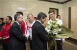 Başbakan Ahmet Davutoğlu ile Gençlik ve Spor Bakanı Akif Çağatay Kılıç, Okul Sporları Dünya Futbol Şampiyonası'nı birincilikle tamamlayan Trabzon Erdoğdu Anadolu Lisesi Futbol Takımı ile buluştu.
