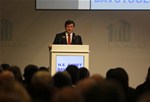 Başbakan Ahmet Davutoğlu ile Gençlik ve Spor Bakanı Akif Çağatay Kılıç, İstanbul Kongre Merkezi'nde düzenlenen Çanakkale 100. Yıl Barış Zirvesi'ne katıldı.