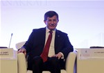 Başbakan Ahmet Davutoğlu ile Gençlik ve Spor Bakanı Akif Çağatay Kılıç, İstanbul Kongre Merkezi'nde düzenlenen Çanakkale 100. Yıl Barış Zirvesi'ne katıldı.