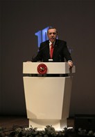 Cumhurbaşkanı Recep Tayyip Erdoğan ile Gençlik ve Spor Bakanı Akif Çağatay Kılıç, İstanbul Kongre Merkezi'nde düzenlenen Çanakkale 100. Yıl Barış Zirvesi'ne katıldı.