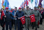 Gençlik ve Spor Bakanı Akif Çağatay Kılıç, Çanakkale Kara Savaşlarının 100. Yıl Anma Törenleri 57. Alay Vefa Yürüyüşü'ne katıldı.