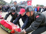 Gençlik ve Spor Bakanı Akif Çağatay Kılıç, Çanakkale Kara Savaşlarının 100. Yıl Anma Törenleri 57. Alay Vefa Yürüyüşü'ne katıldı.