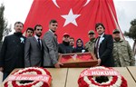 Gençlik ve Spor Bakanı Akif Çağatay Kılıç, Çanakkale Kara Savaşlarının 100. Yıl Anma Törenleri 57. Alay Vefa Yürüyüşü'ne katıldı.