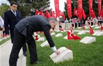 Gençlik ve Spor Bakanı Akif Çağatay Kılıç, Çanakkale Kara Savaşlarının 100. Yıl Anma Törenleri 57. Alay Şehitliği Töreni'ne katıldı.