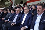 Gençlik ve Spor Bakanı Akif Çağatay Kılıç, Samsunspor ile Manisaspor arasında oynanan futbol karşılaşmasını izledi.