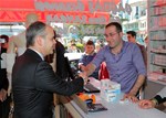 Gençlik ve Spor Bakanı Akif Çağatay Kılıç, Samsun Çarşamba İlçesi esnafını ziyaret etti.