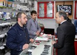 Gençlik ve Spor Bakanı Akif Çağatay Kılıç, Samsun Çarşamba İlçesi esnafını ziyaret etti.