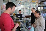 Gençlik ve Spor Bakanı Akif Çağatay Kılıç, Samsun Çarşamba İlçesi esnafını ziyaret etti.