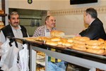 Gençlik ve Spor Bakanı Akif Çağatay Kılıç, Samsun Çarşamba İlçesi esnafını ziyaret etti.