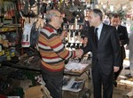 Gençlik ve Spor Bakanı Akif Çağatay Kılıç, Samsun Çarşamba İlçesi esnafını ziyaret etti.