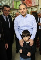 Gençlik ve Spor Bakanı Akif Çağatay Kılıç, Samsun İlkadım esnafını ziyaret etti.