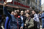 Gençlik ve Spor Bakanı Akif Çağatay Kılıç, Samsun İlkadım esnafını ziyaret etti.