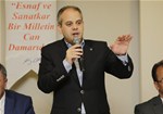 Gençlik ve Spor Bakanı Akif Çağatay Kılıç, Samsun Esnaf ve Sanatkarlar Odası üyeleriyle bir araya geldi.