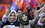 Başbakan Ahmet Davutoğlu ile Gençlik ve Spor Bakanı Akif Çağatay Kılıç, Ak Parti Samsun Mitingine katıldı.