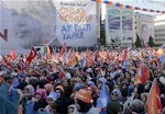 Başbakan Ahmet Davutoğlu ile Gençlik ve Spor Bakanı Akif Çağatay Kılıç, Ak Parti Samsun Mitingine katıldı.