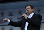 Başbakan Ahmet Davutoğlu ile Gençlik ve Spor Bakanı Akif Çağatay Kılıç, Ak Parti Samsun Mitingine katıldı.