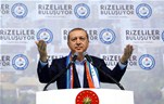 Cumhurbaşkanı Recep Tayyip Erdoğan ile Gençlik ve Spor Bakanı Akif Çağatay Kılıç, Sinan Erdem Spor Salonu'nda düzenlenen Rizeliler Buluşuyor etkinliğine katıldı.