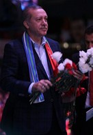 Cumhurbaşkanı Recep Tayyip Erdoğan ile Gençlik ve Spor Bakanı Akif Çağatay Kılıç, Sinan Erdem Spor Salonu'nda düzenlenen Rizeliler Buluşuyor etkinliğine katıldı.