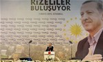 Cumhurbaşkanı Recep Tayyip Erdoğan ile Gençlik ve Spor Bakanı Akif Çağatay Kılıç, Sinan Erdem Spor Salonu'nda düzenlenen Rizeliler Buluşuyor etkinliğine katıldı.