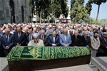 Gençlik ve Spor Bakanı Akif Çağatay Kılıç, Samsun Kuyumcular Odası Başkanı Tevfik Sönmez'in babası merhum Mehmet Sönmez'in cenaze törenine katıldı.