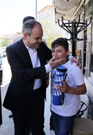 Gençlik ve Spor Bakanı Akif Çağatay Kılıç, Samsun'un Kavak İlçesi'nde esnaf ziyaretinde bulundu.