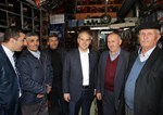 Gençlik ve Spor Bakanı Akif Çağatay Kılıç, Samsun'un Kavak İlçesi'nde esnaf ziyaretinde bulundu.