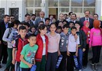 Gençlik ve Spor Bakanı Akif Çağatay Kılıç, Samsun'un Kavak İlçesi'nde esnaf ziyaretinde bulundu.