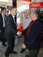 Gençlik ve Spor Bakanı Akif Çağatay Kılıç, Samsun'un Kavak İlçesi'nde esnaf ziyaretinde bulundu.