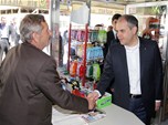 Gençlik ve Spor Bakanı Akif Çağatay Kılıç, Samsun'un Kavak İlçesi'nde esnaf ziyaretinde bulundu.