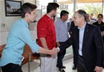 Gençlik ve Spor Bakanı Akif Çağatay Kılıç, Konya Beyşehir'de esnaf ziyareti yaptı.