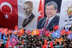 Başbakan Ahmet Davutoğlu ile Gençlik ve Spor Bakanı Akif Çağatay Kılıç, Ak Parti Isparta Mitingine katıldı.