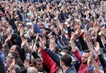 Başbakan Ahmet Davutoğlu ile Gençlik ve Spor Bakanı Akif Çağatay Kılıç, Ak Parti Isparta Mitingine katıldı.
