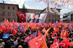 Başbakan Ahmet Davutoğlu ile Gençlik ve Spor Bakanı Akif Çağatay Kılıç, Ak Parti Isparta Mitingine katıldı.
