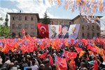Başbakan Ahmet Davutoğlu ile Gençlik ve Spor Bakanı Akif Çağatay Kılıç, Ak Parti Isparta Mitingine katıldı.