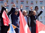 Başbakan Ahmet Davutoğlu ile Gençlik ve Spor Bakanı Akif Çağatay Kılıç, Ak Parti Isparta Mitingine katıldı.