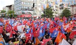 Başbakan Ahmet Davutoğlu ile Gençlik ve Spor Bakanı Akif Çağatay Kılıç, Ak Parti Burdur Mitingine katıldı.