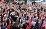 Başbakan Ahmet Davutoğlu ile Gençlik ve Spor Bakanı Akif Çağatay Kılıç, Ak Parti Burdur Mitingine katıldı.